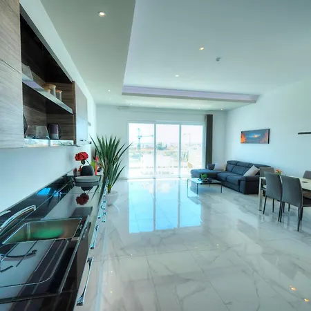 Luxurious Penthouse With 2 Large Terraces Dger1-1 *