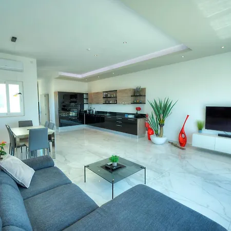 Luxurious Penthouse With 2 Large Terraces Dger1-1 *